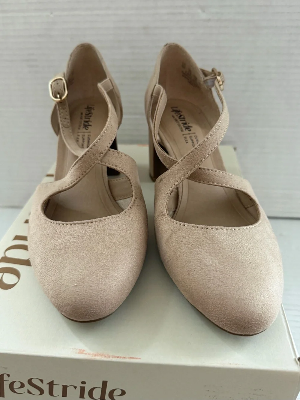 LIFESTRIDE Women's Tracy Strappy Pumps heels Taupe Suede, Size 6